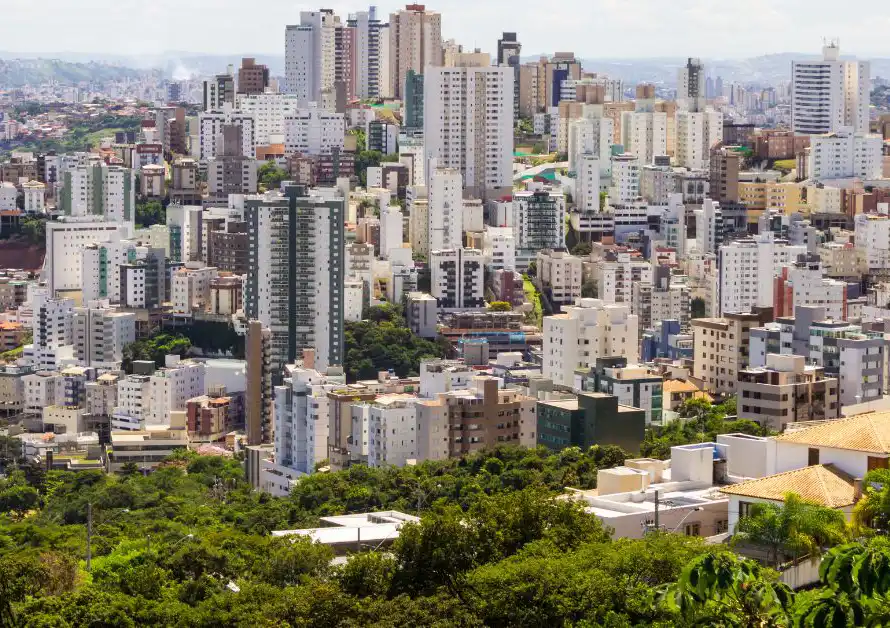 Morar no Buritis, BH: por que o bairro é destaque e como a Carlos Leão Imobiliária pode ajudar você